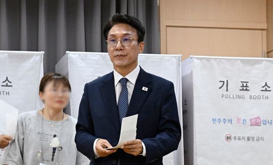 사전투표하는 김민석 국무총리