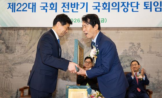 이학영 국회 부의장 '감사패가 무거워'