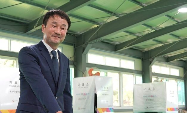 사전투표하는 한병도 위원장