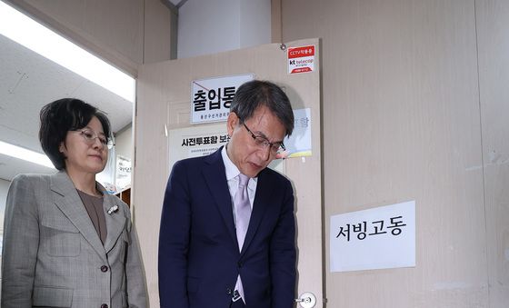 관내사전투표 보관상황 참관하는 노태악 선관위원장