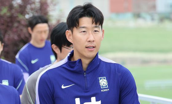 훈련 나서는 손흥민
