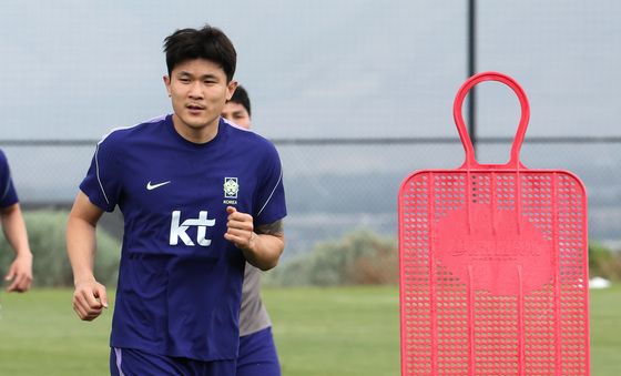 훈련하는 김민재