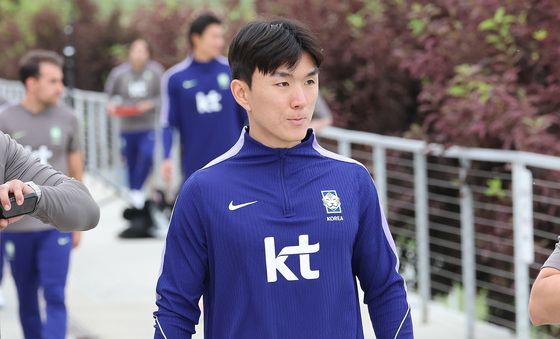 훈련 나서는 황인범