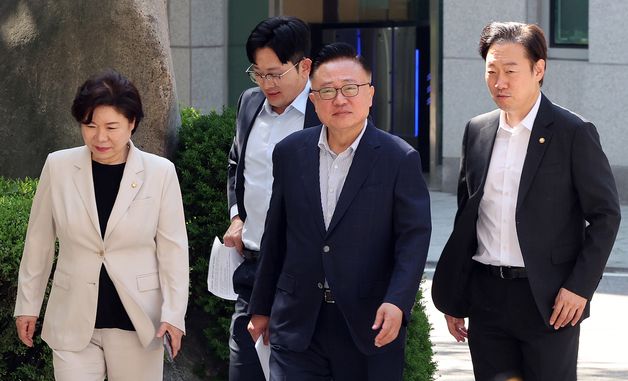 서울경찰청 항의 방문하는 국민의힘 행안위원들