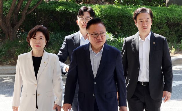 서울경찰청 항의 방문하는 국민의힘 행안위원들