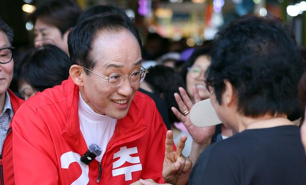 추경호 대구시장 후보, 서남시장 찾아 지지 호소