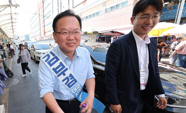 지지 호소하는 김부겸 대구시장 후보