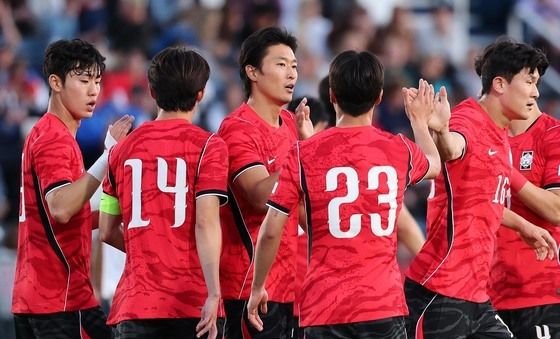 멀티골 만드는 조규성