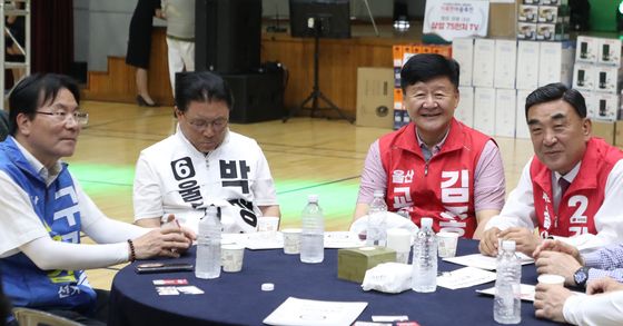 한 자리에 모인 울산시장·교육감 후보