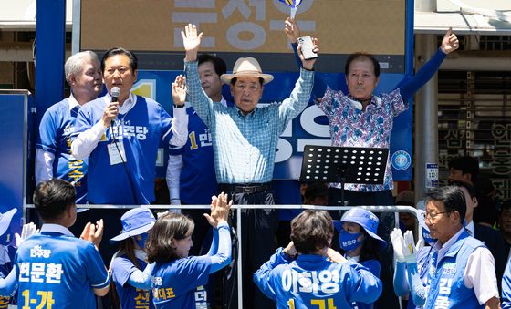정청래 대표 '저희 형제들을 소개합니다'