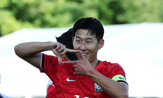손흥민 '미소'