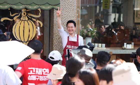 성수동에서 투표 독려하는 장동혁 대표