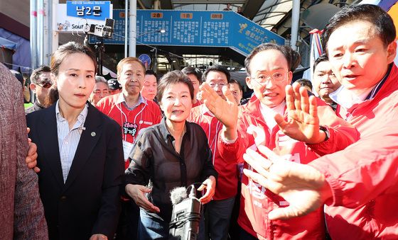 추경호 후보와 서문시장 찾은 박근혜 전 대통령