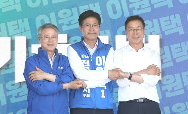 상생발전 특별정책협약 위해 손잡은 후보들