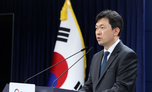 정례 브리핑하는 윤민호 통일부 대변인