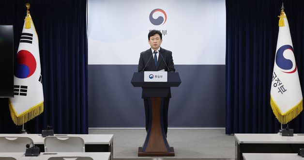 정례 브리핑하는 윤민호 통일부 대변인
