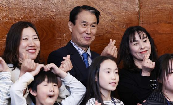 권오을 보훈부 장관 '영웅의 아이들과 함께'