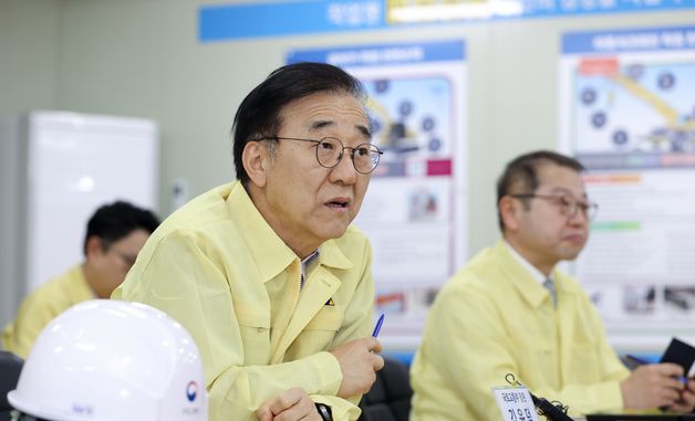 김윤덕 장관, 세종시 아파트 건설현장 현장점검