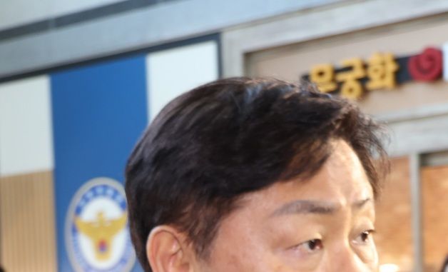 '현금 제공 혐의' 김관영 도지사, 경찰 출석