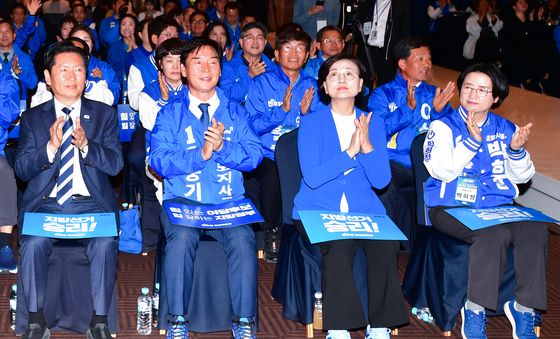 경북 공천자대회 축하하는 정청래 대표