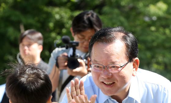 김부겸 '오늘은 어린이날'
