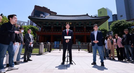 질의응답 하는 오세훈 서울시장 후보