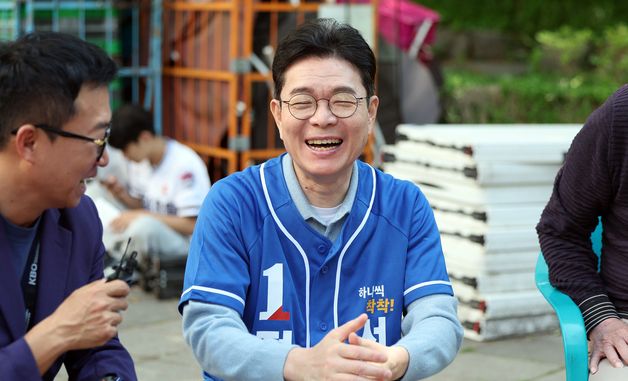 야구팬들과 간담회에 참석한 정원오 후보