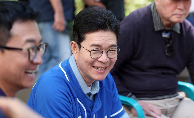 야구팬들과 간담회에 참석한 정원오 후보