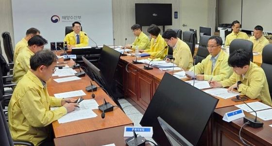 호르무즈 선박 화재·폭발 관련 긴급회의 주재하는 황종우 장관