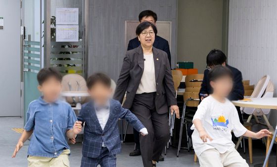 정은경 장관 '무궁화꽃이 피었습니다'