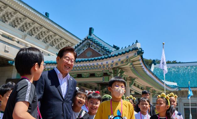 어린이들과 함께하는 이재명 대통령