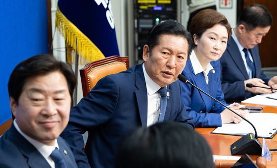 코스피 지수 바라보는 민주당 지도부