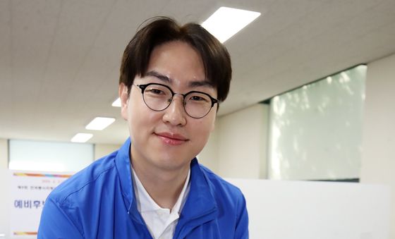 부산 북갑 국회의원 보궐선거 예비후보 등록하는 하정우