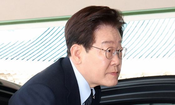 청와대 들어서는 이재명 대통령