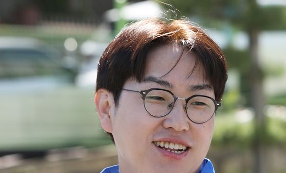 취재진 질문 답하는 하정우 후보