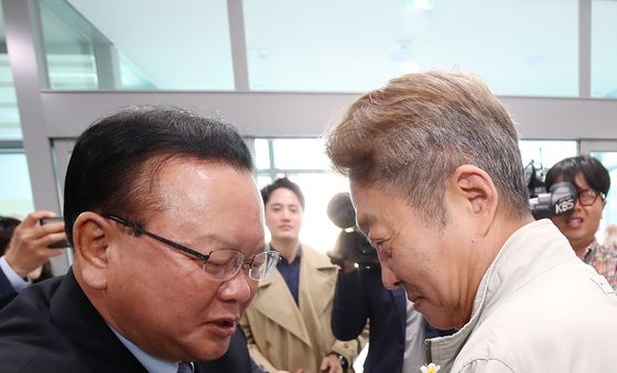어버이날 앞두고 효도잔치 찾은 김부겸