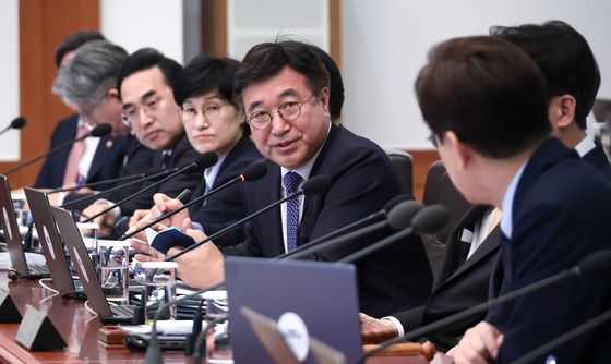 발언하는 윤호중 장관