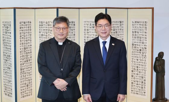 정순택 대주교 예방하는 정원오 서울시장 후보