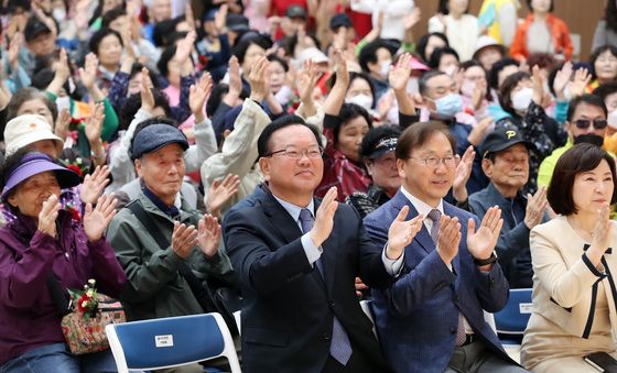 어버이날 효도잔치 찾은 김부겸 후보