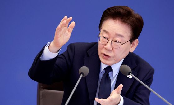 국무회의 주재하는 이재명 대통령