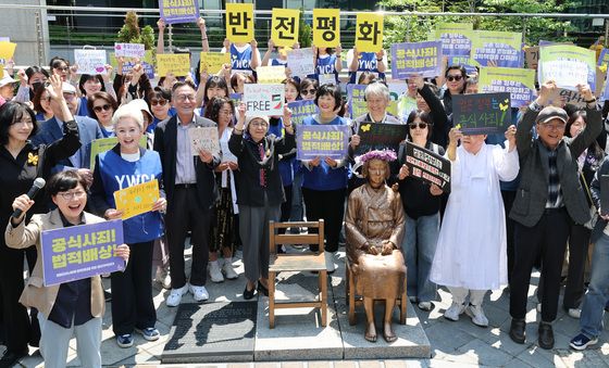 '바리케이드 철거된 평화의 소녀상'