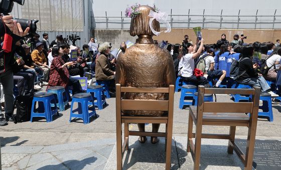 '바리케이드 철거된 평화의 소녀상'