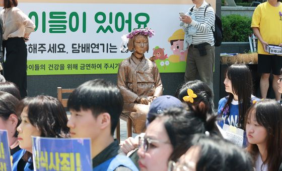 '바리케이드 철거된 평화의 소녀상'