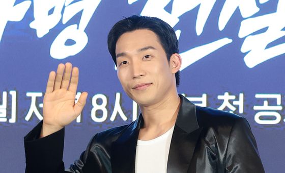 이상이, 센스만점 군번줄 패션