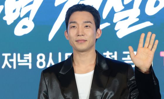 이상이, 빛나는 손 인사