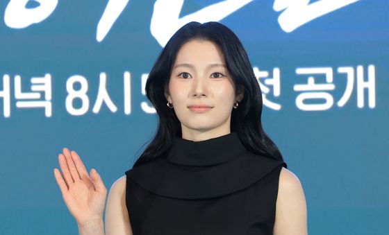 포즈 취하는 한동희