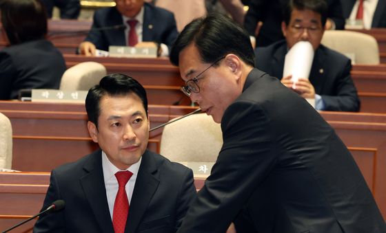대화 나누는 장동혁·송언석