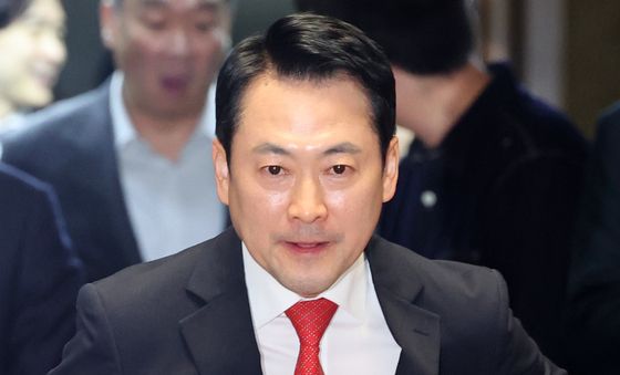 의총 참석하는 장동혁 대표