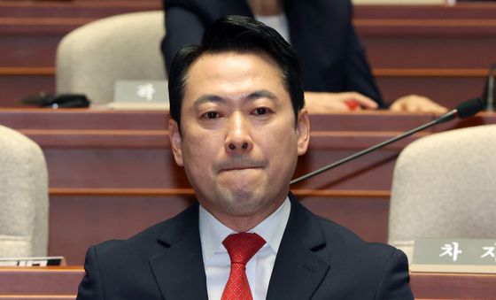생각에 잠긴 장동혁 대표