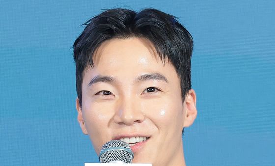 인사말 하는 이홍내